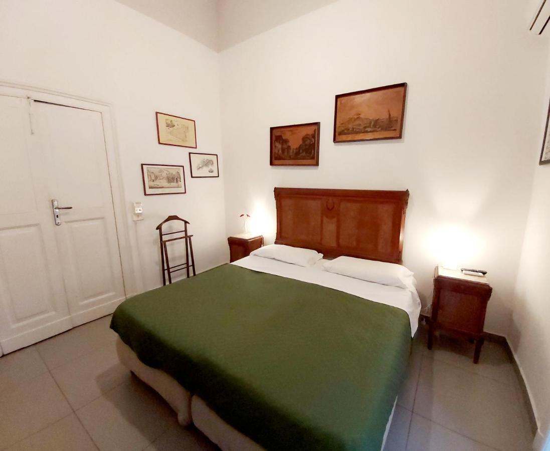 B&B Platamon Napels Kamer foto